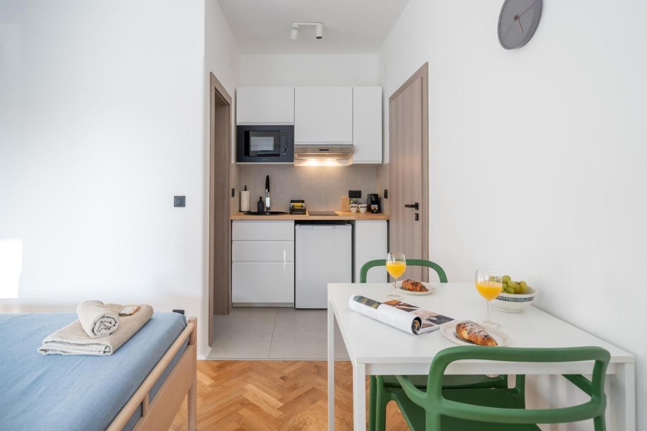 New! D31 Studio W2 Bikes, Sunny Terrace & Parking Ровин Екстериор снимка